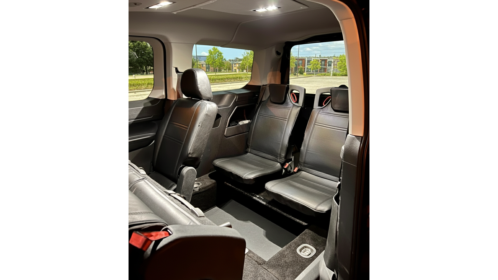 Taksi Wallin Oy:n invataksin ja tilataksin avarat sis&auml;tilat Lahdessa. Runsaasti tilaa matkustajille ja matkatavaroille.